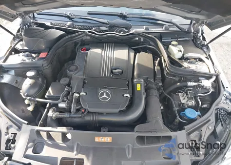 2012 Mercedes-Benz C 250 z USA, uszkodzony, nr VIN WDDGJ4HB5CF772865